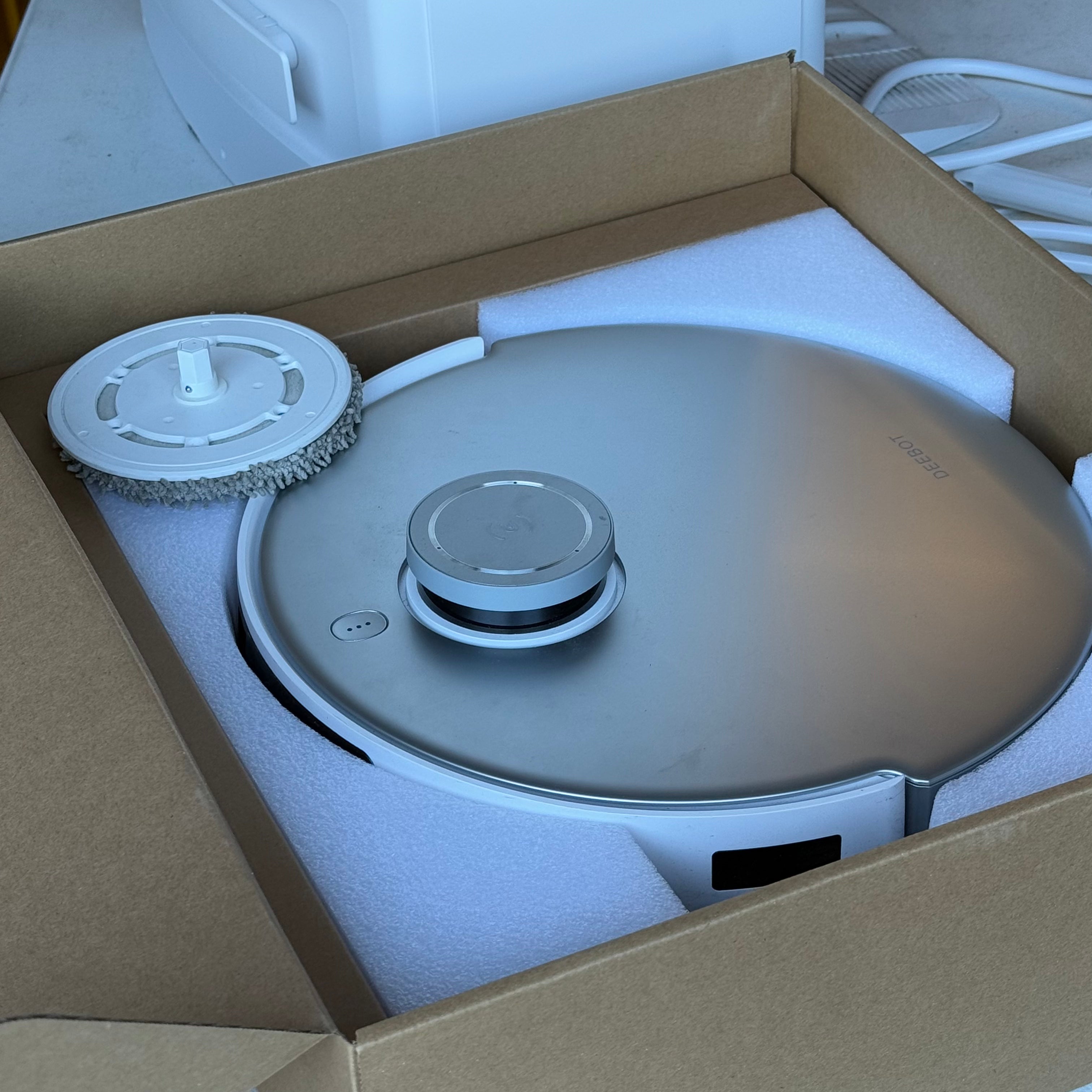 ECOVACS TEO OMNI VACMOP (Used) ECOVACS TEO OMNI VACMOP (Used)